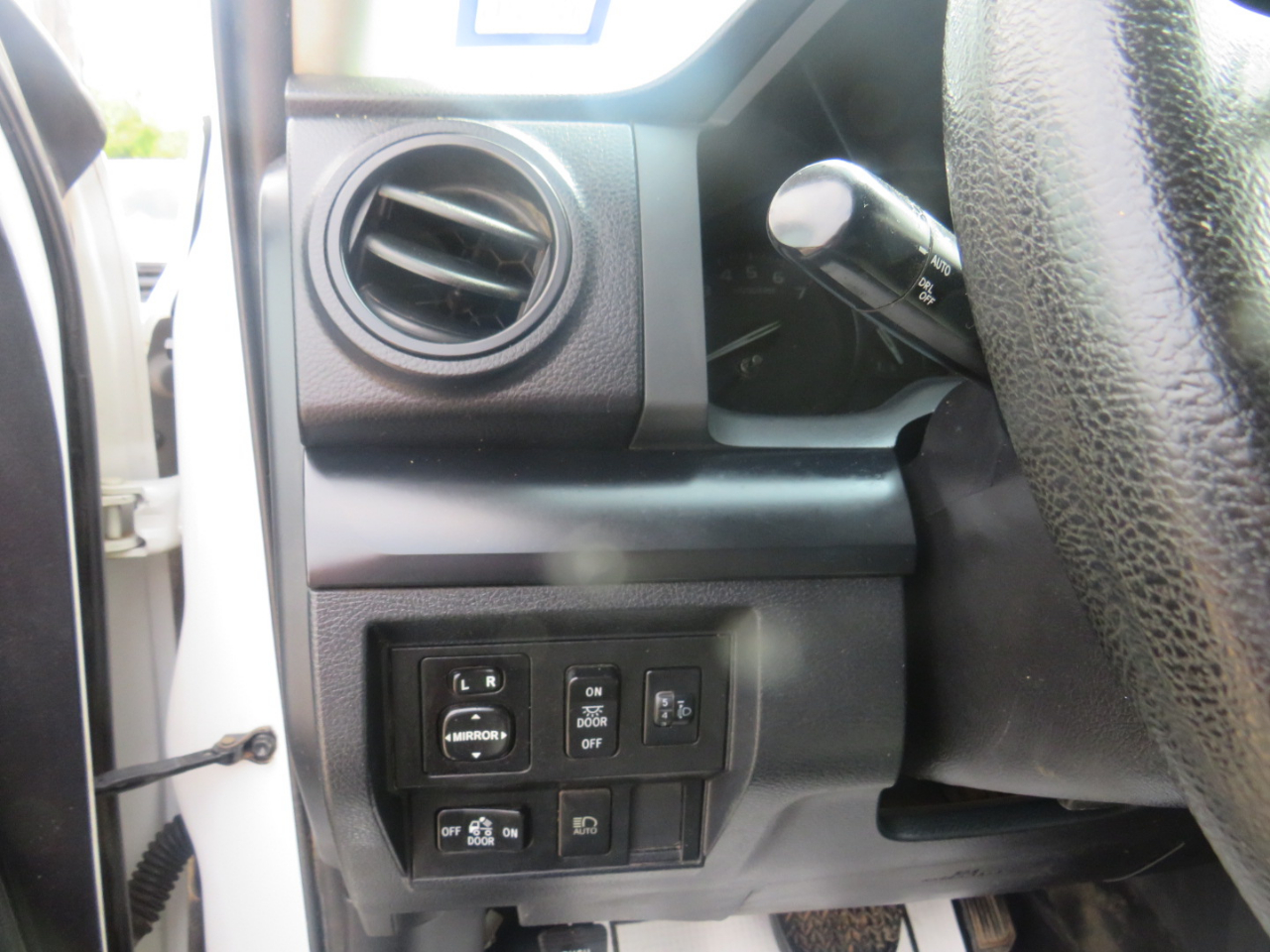 Toyota Tundra SR5 5.7L V8 Double Cab 4WD 2020 Toyota Tundra SR5 5.7L V8 Double Cab 4WD 2020