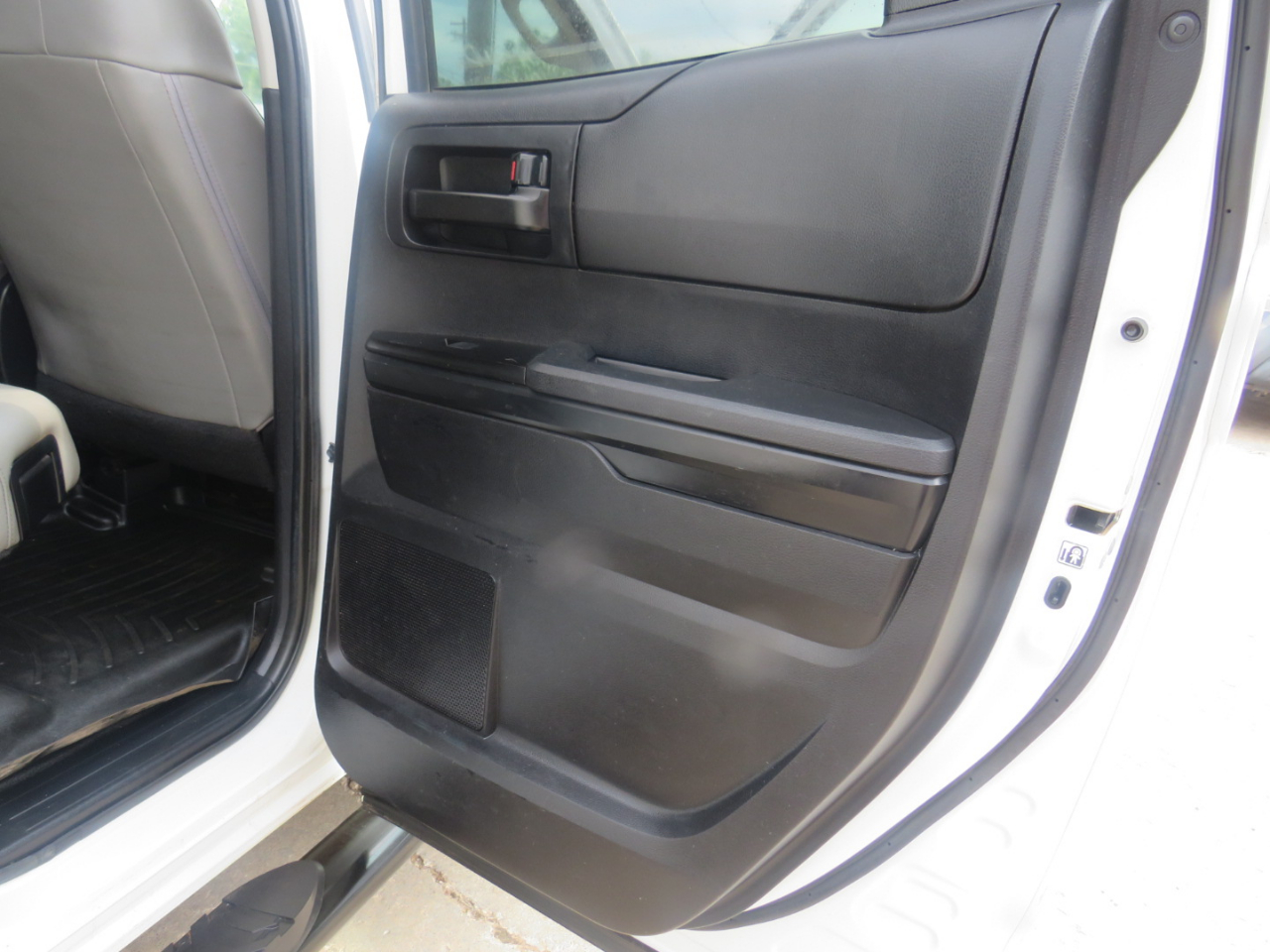 Toyota Tundra SR5 5.7L V8 Double Cab 4WD 2020 Toyota Tundra SR5 5.7L V8 Double Cab 4WD 2020