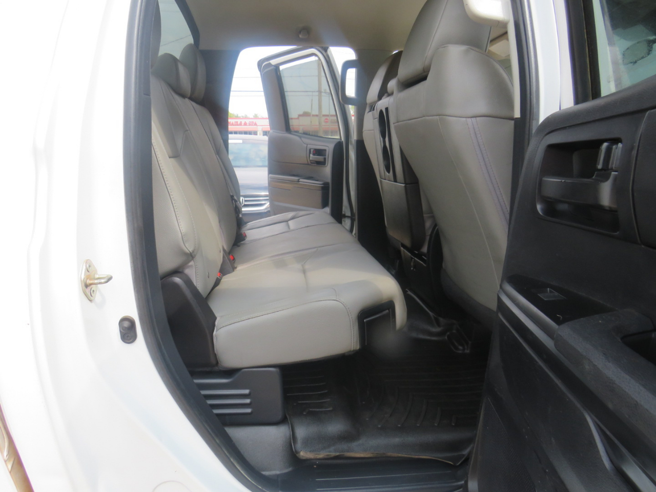 Toyota Tundra SR5 5.7L V8 Double Cab 4WD 2020 Toyota Tundra SR5 5.7L V8 Double Cab 4WD 2020