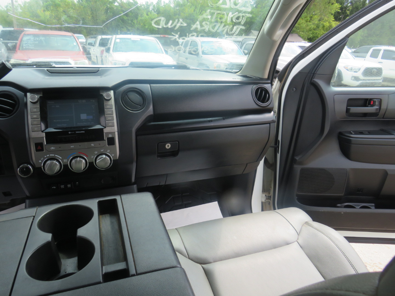 Toyota Tundra SR5 5.7L V8 Double Cab 4WD 2020 Toyota Tundra SR5 5.7L V8 Double Cab 4WD 2020