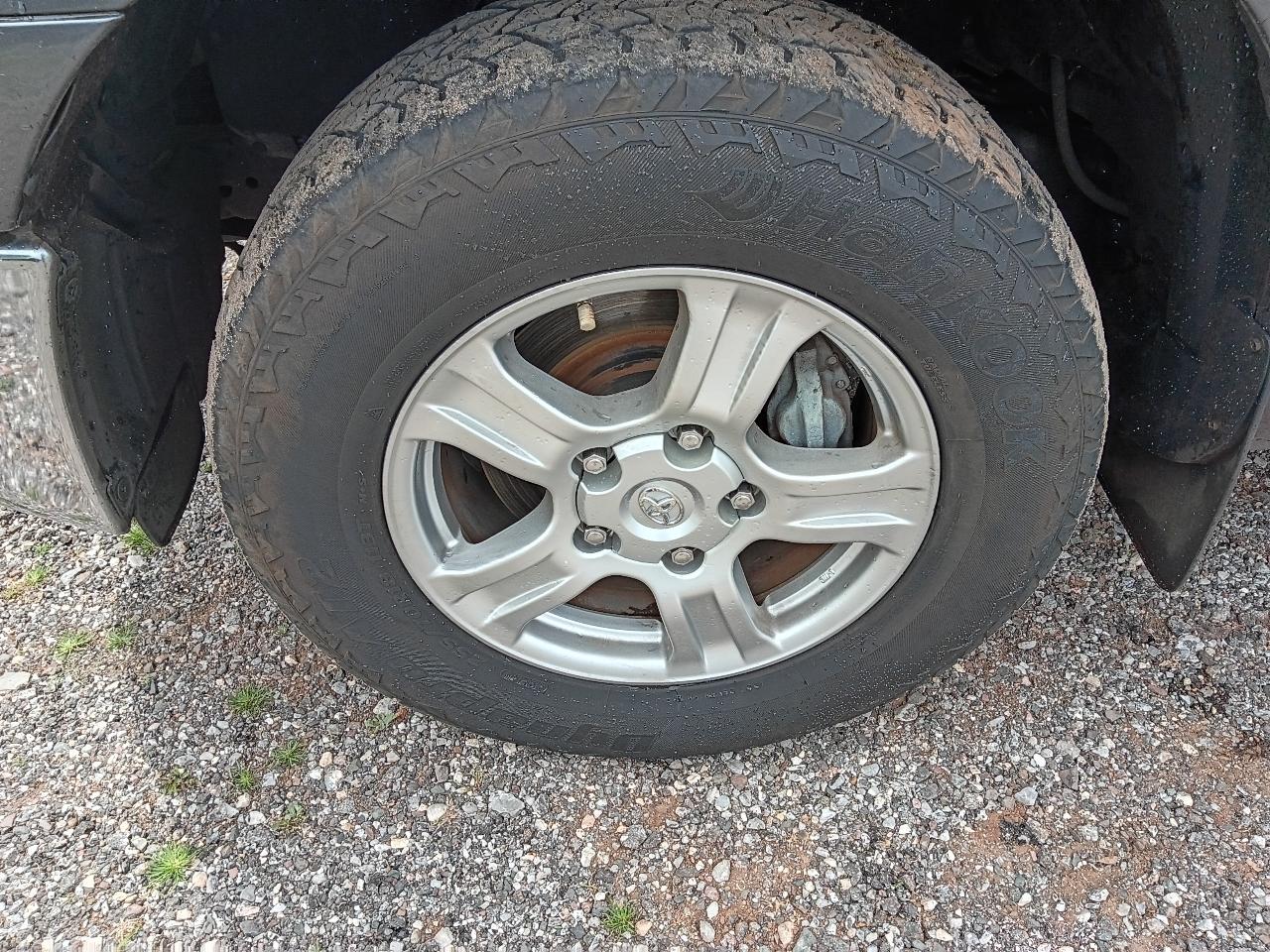 Toyota Tundra Tundra-Grade Double Cab 4.6L 2WD 2012