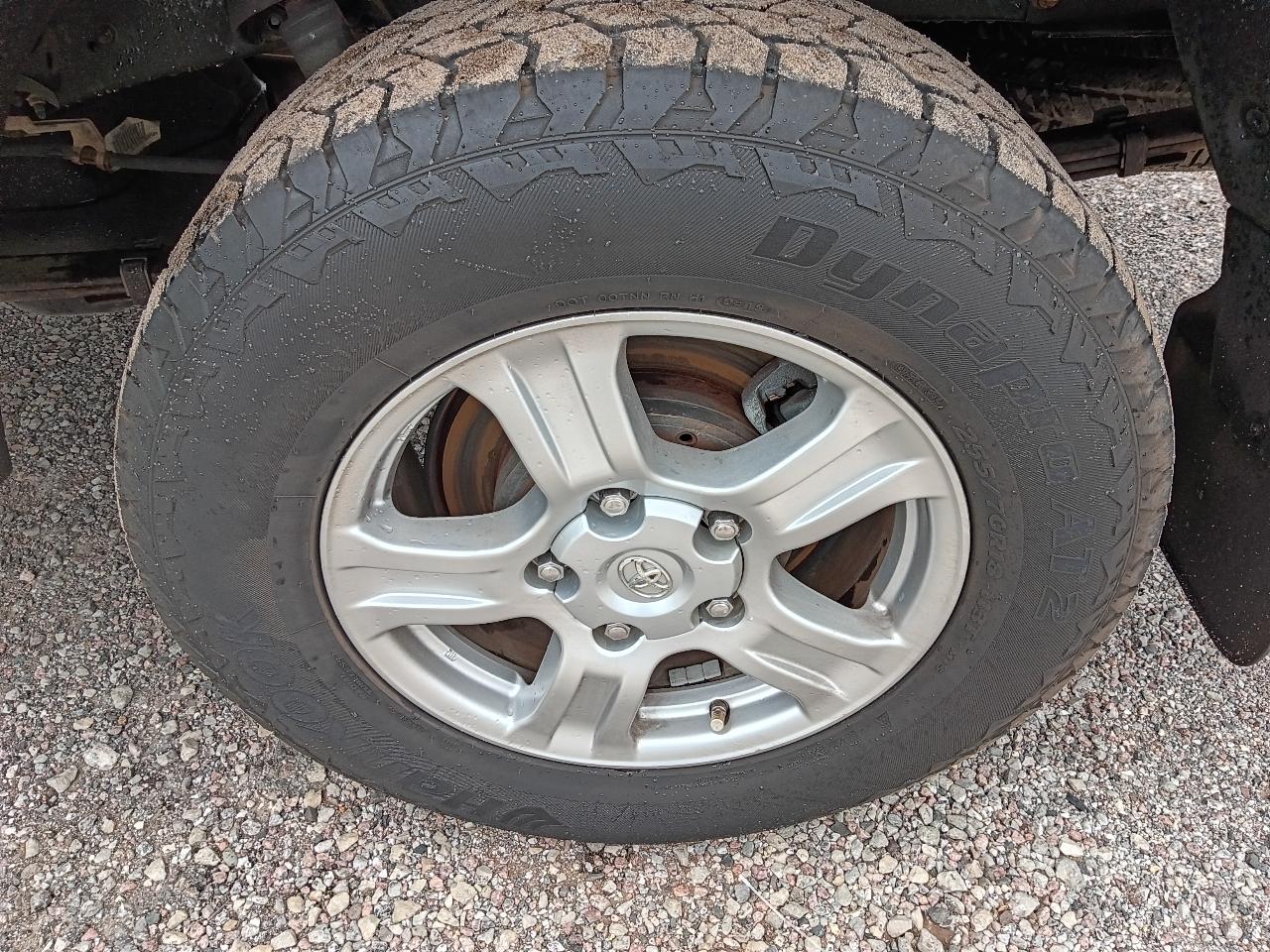 Toyota Tundra Tundra-Grade Double Cab 4.6L 2WD 2012