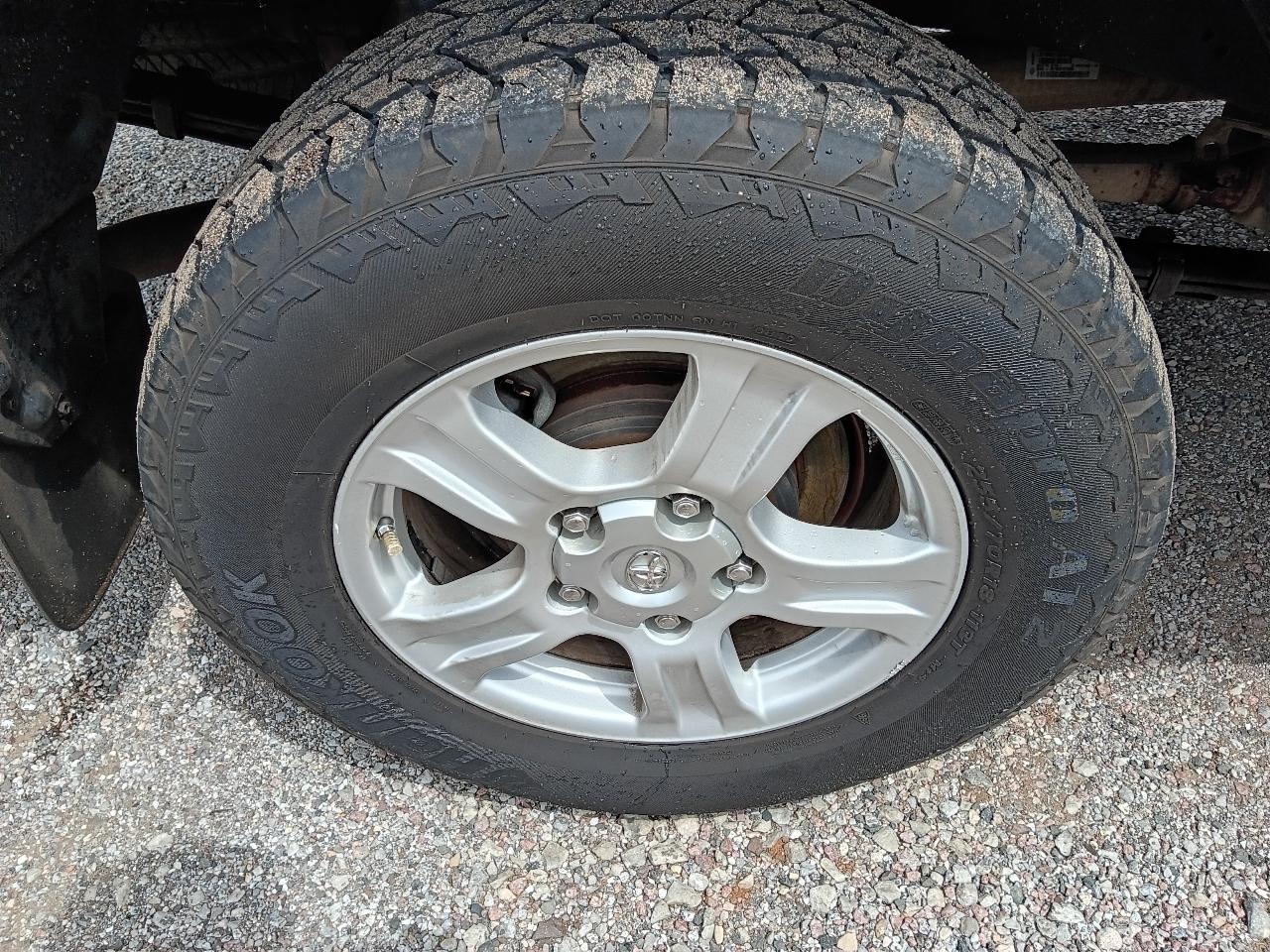 Toyota Tundra Tundra-Grade Double Cab 4.6L 2WD 2012