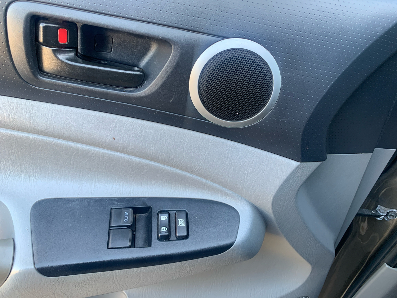 Toyota Tacoma Access Cab V6 5AT 4WD 2015