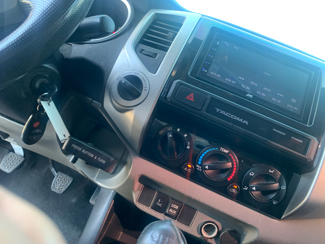 Toyota Tacoma Access Cab V6 5AT 4WD 2015