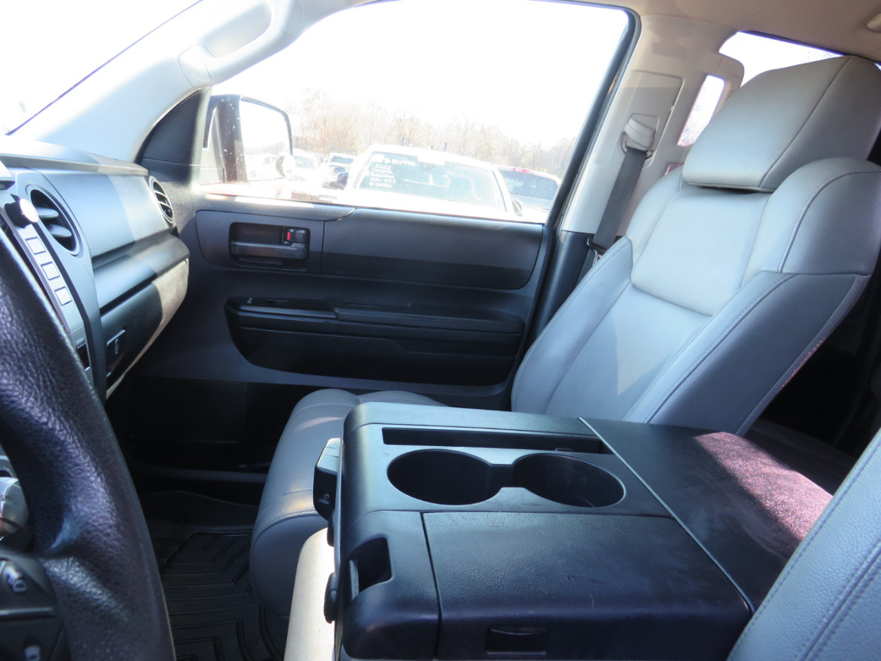 Toyota Tundra SR5 4.6L V8 Double Cab 2WD 2016