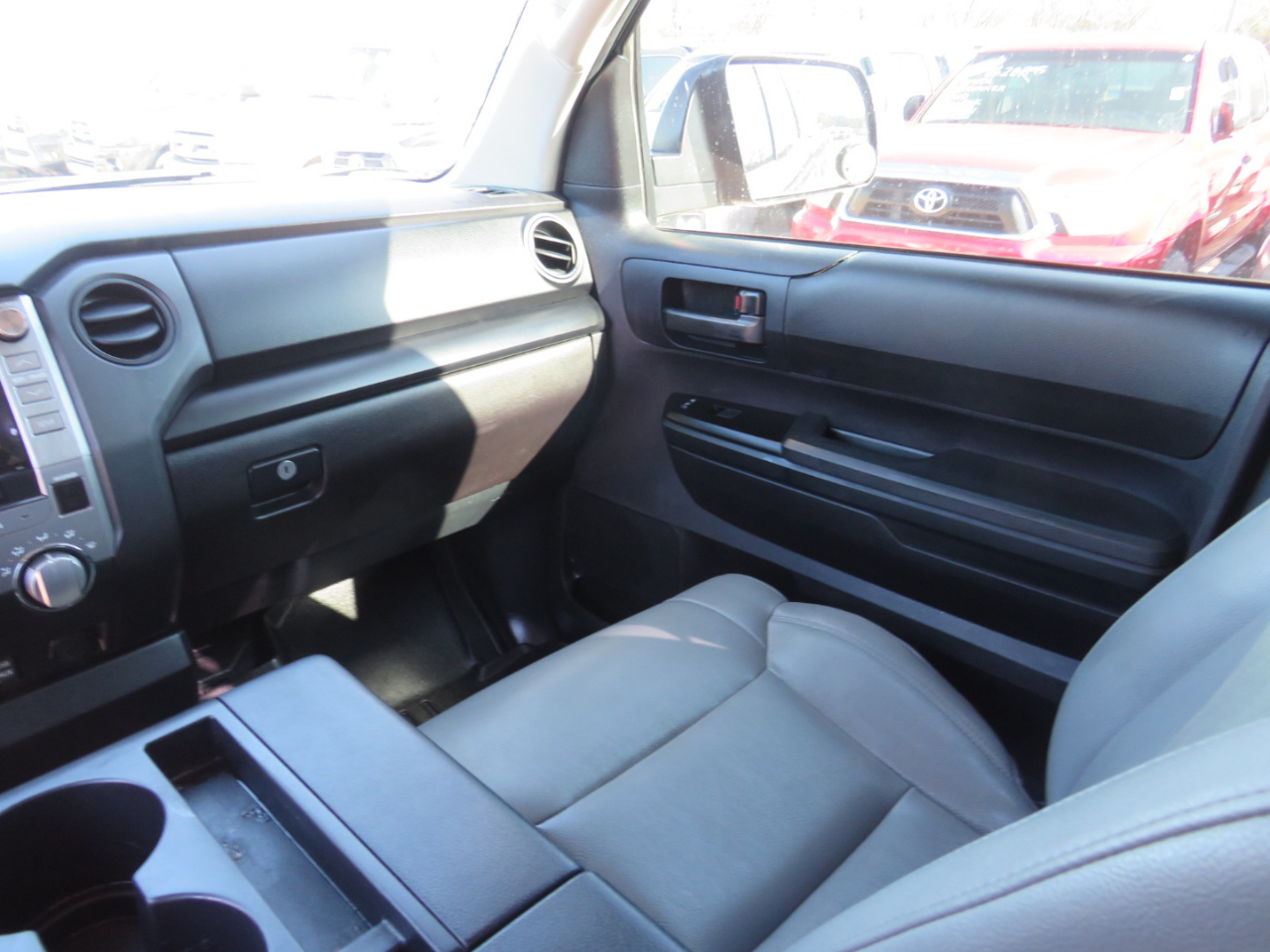 Toyota Tundra SR5 4.6L V8 Double Cab 2WD 2016