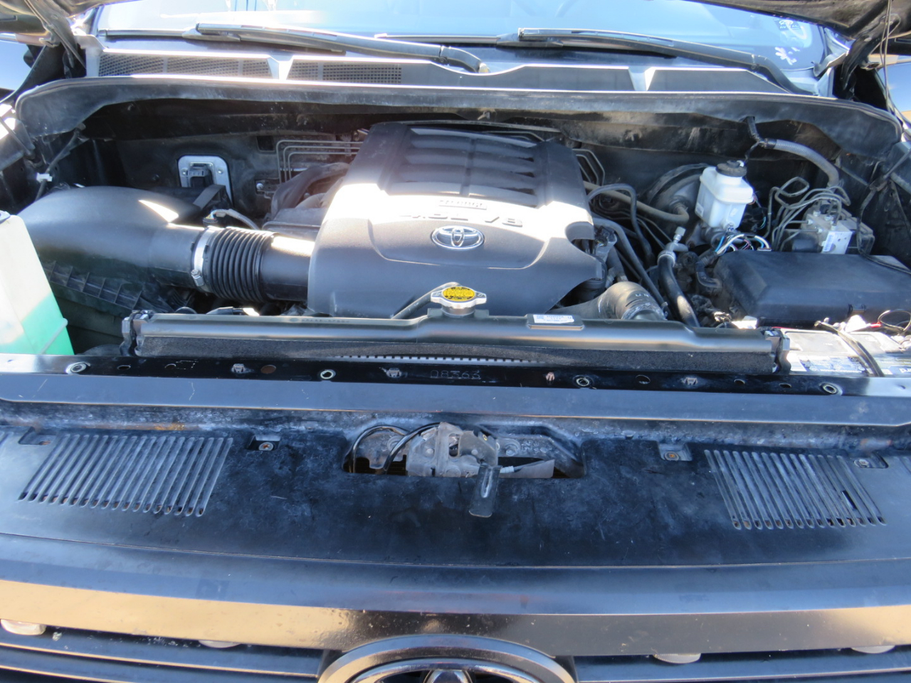 Toyota Tundra SR5 4.6L V8 Double Cab 2WD 2016