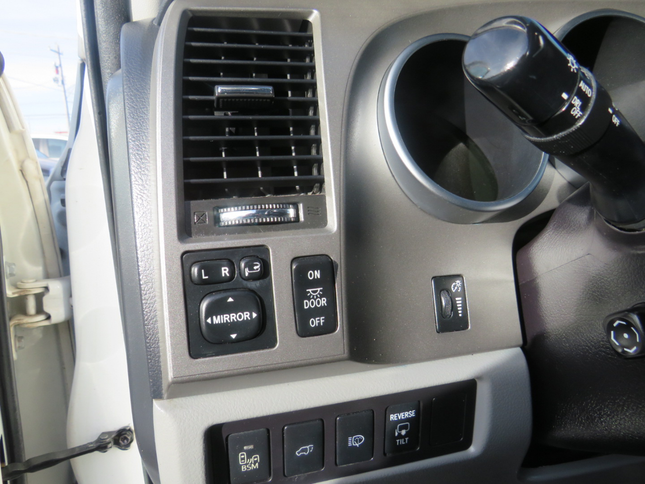 Toyota Sequoia Plantium 4WD FFV 2015