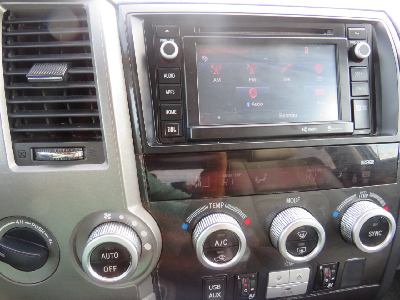 Toyota Sequoia Plantium 4WD FFV 2015