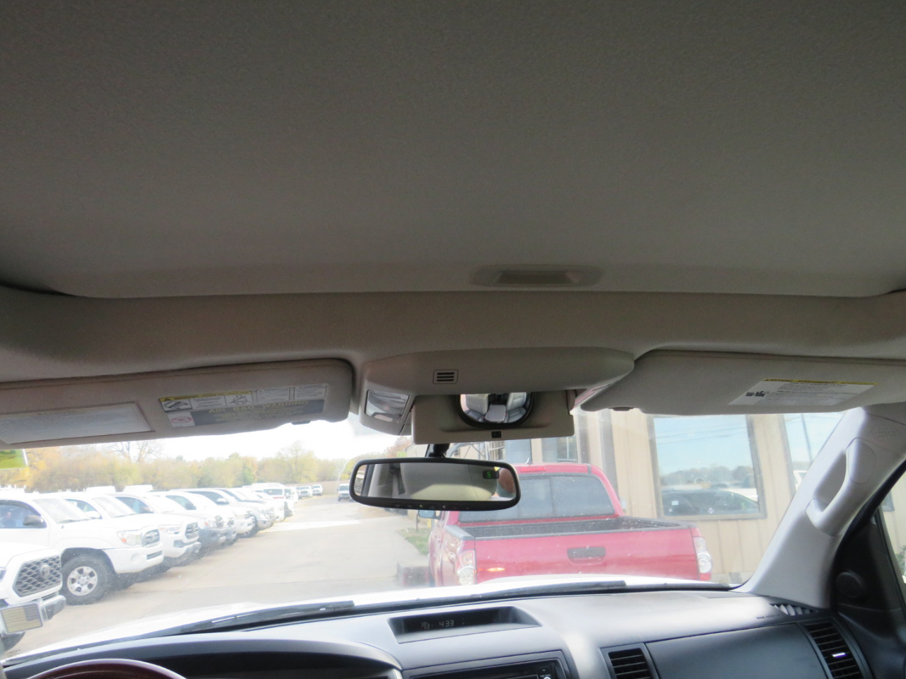 Toyota Sequoia Plantium 4WD FFV 2015