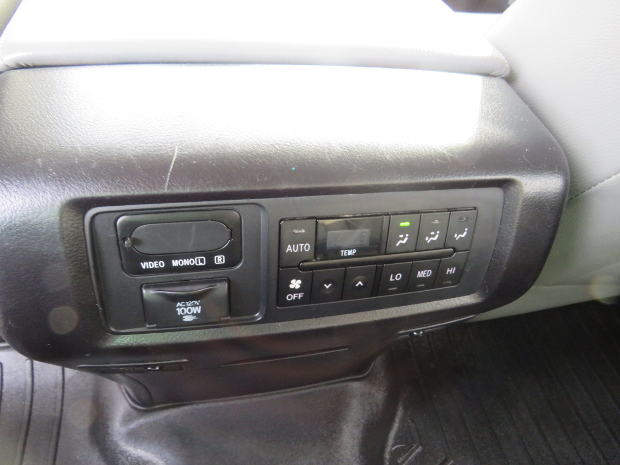 Toyota Sequoia Plantium 4WD FFV 2015