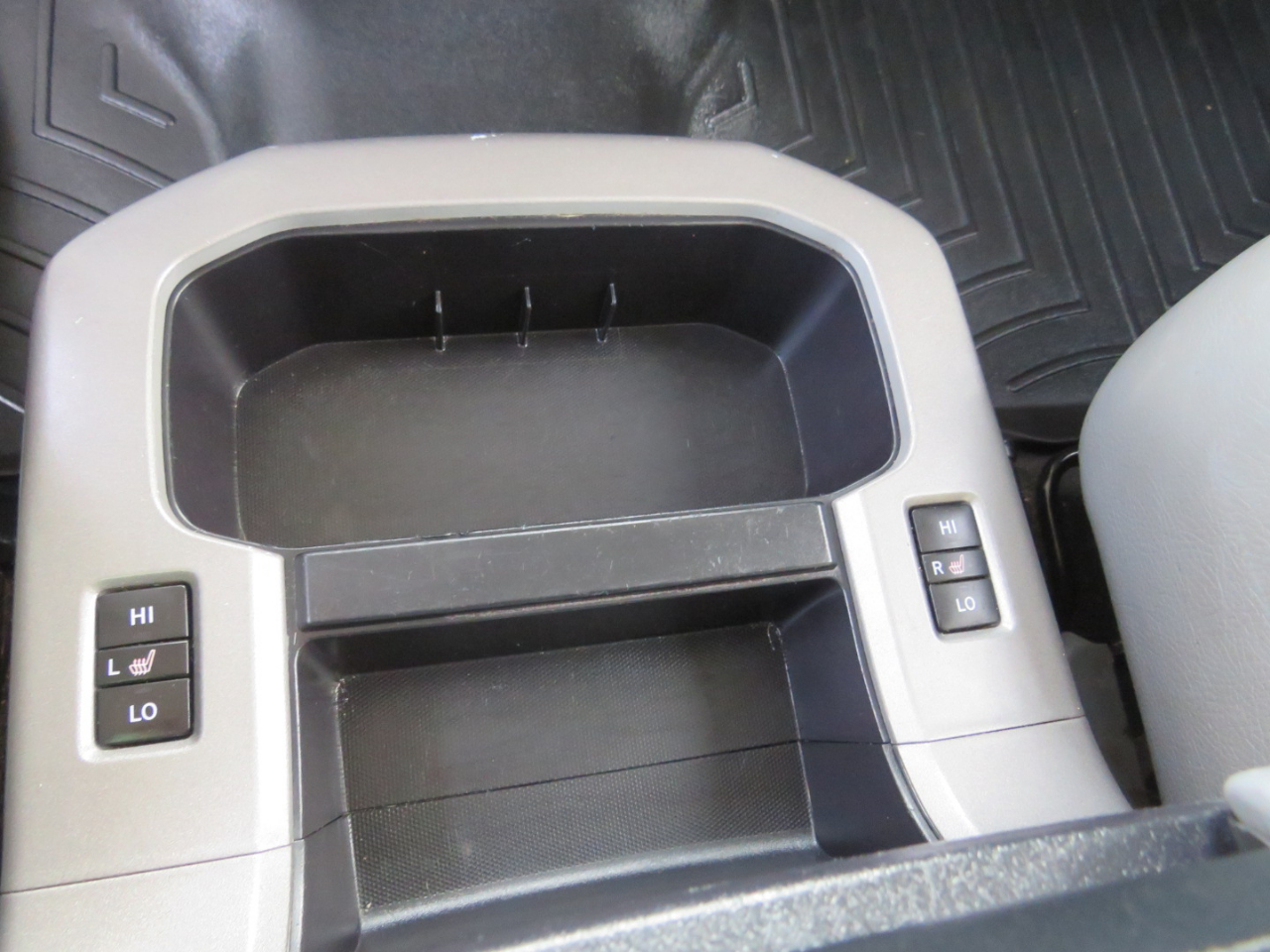 Toyota Sequoia Plantium 4WD FFV 2015