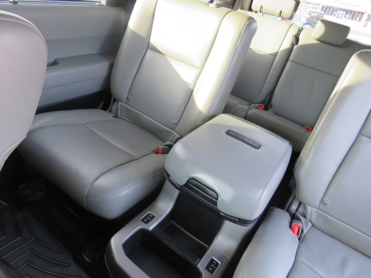 Toyota Sequoia Plantium 4WD FFV 2015