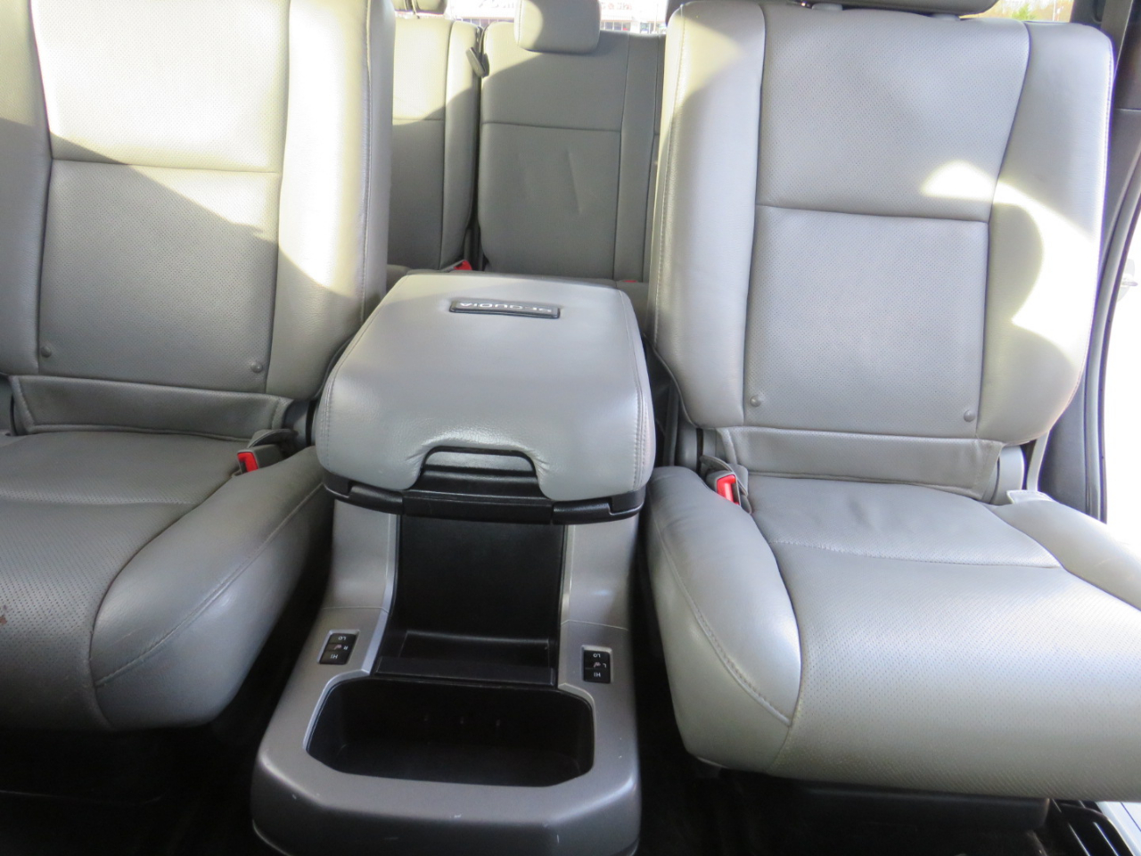 Toyota Sequoia Plantium 4WD FFV 2015