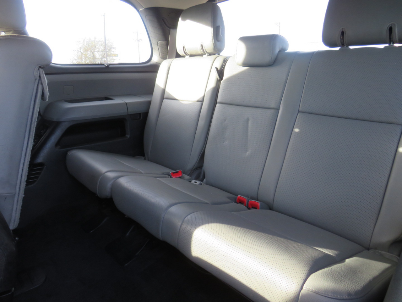 Toyota Sequoia Plantium 4WD FFV 2015