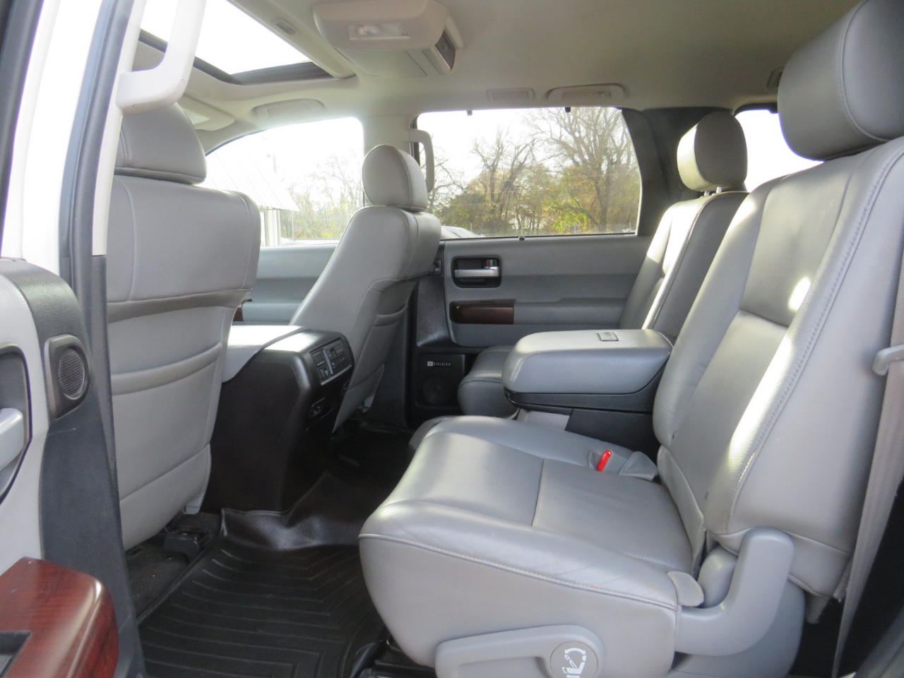 Toyota Sequoia Plantium 4WD FFV 2015