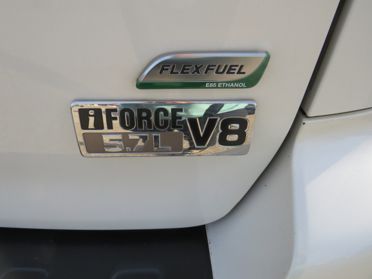 Toyota Sequoia Plantium 4WD FFV 2015