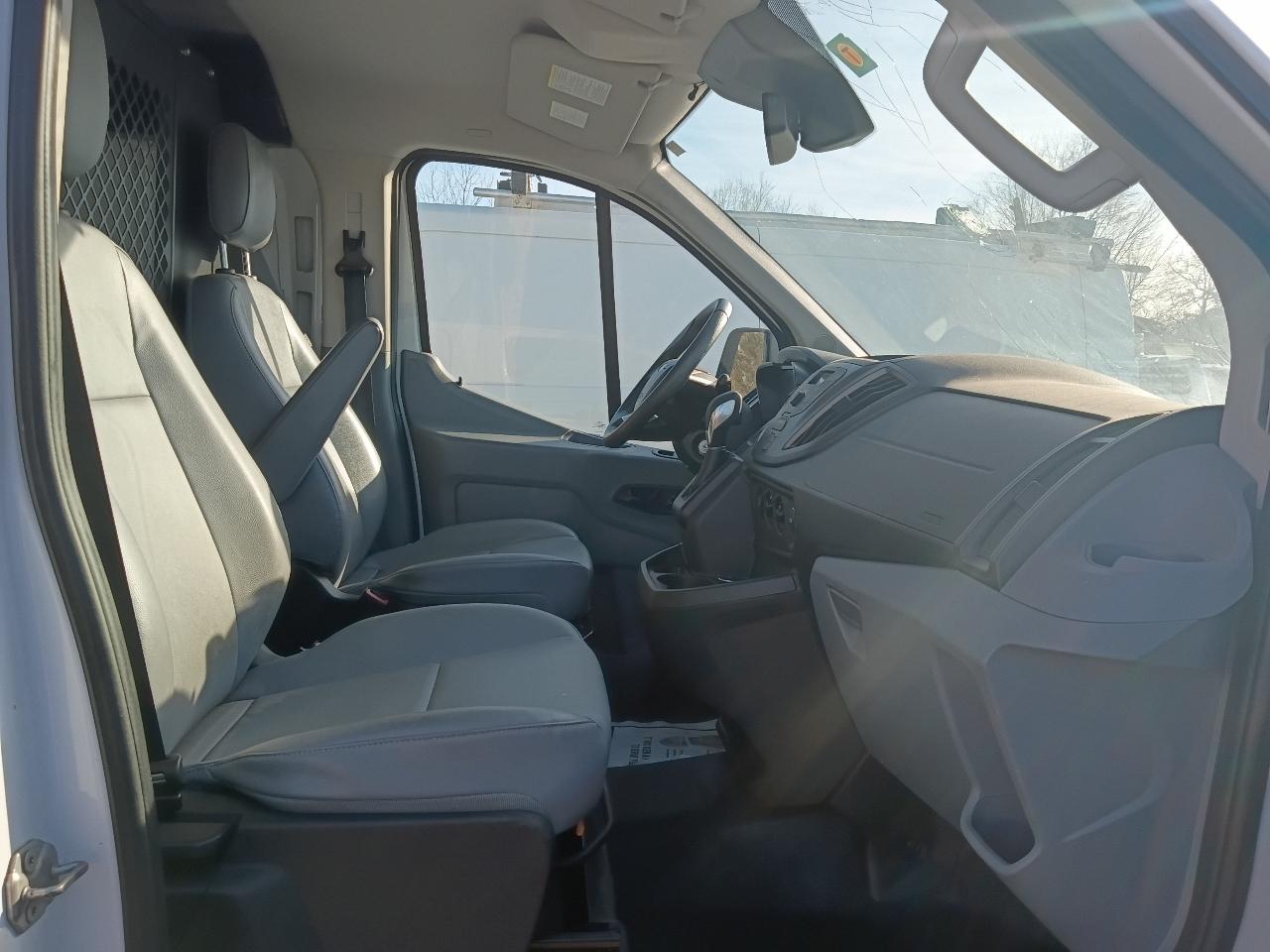 Ford Transit 250 Van Low Roof 60/40 Pass.130-in. WB 2016