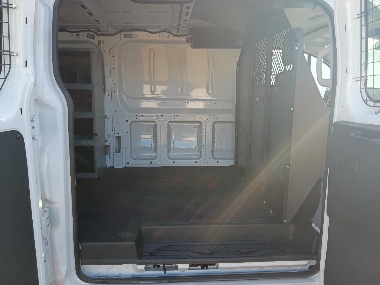 Ford Transit 250 Van Low Roof 60/40 Pass.130-in. WB 2016