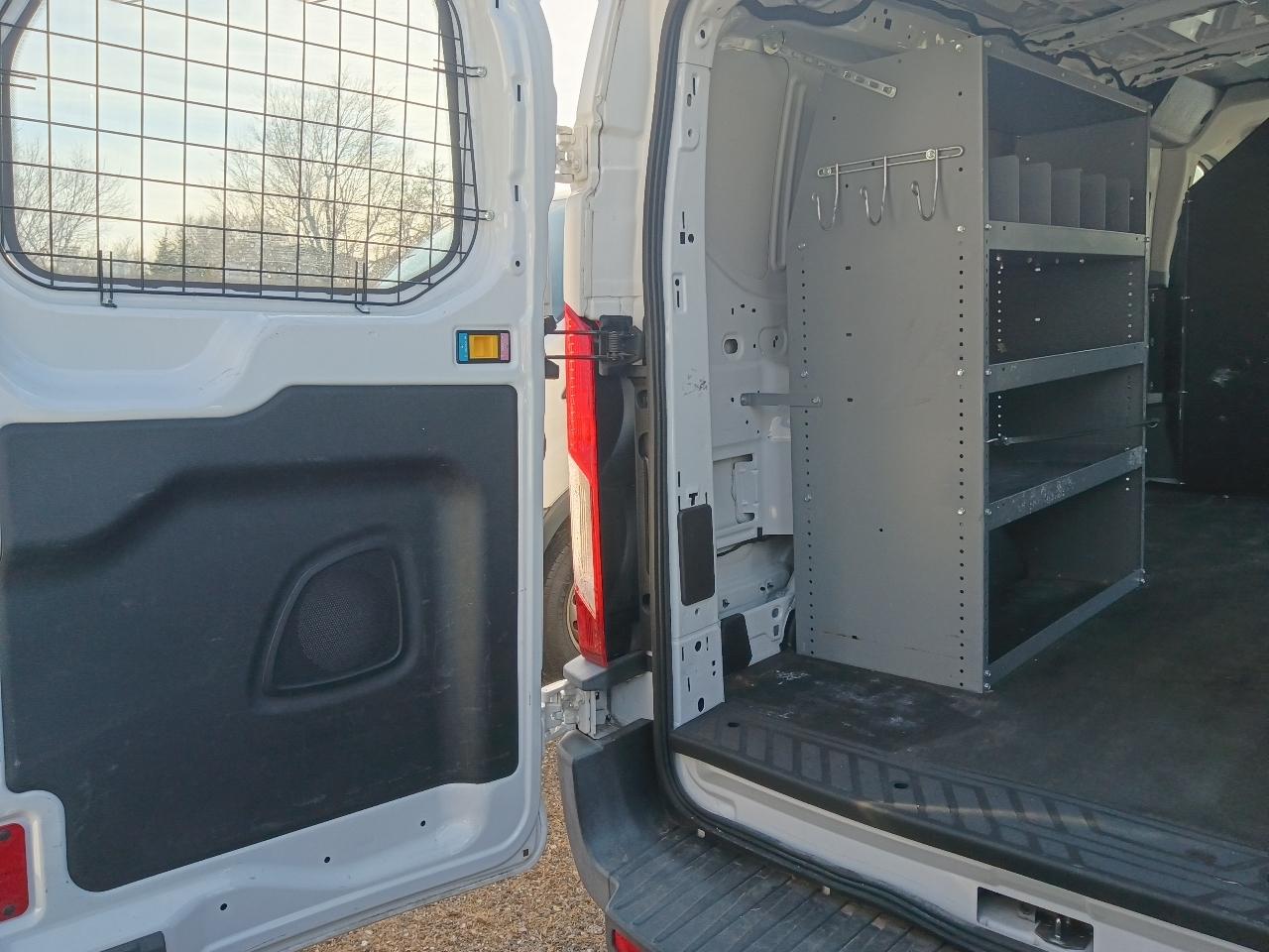 Ford Transit 250 Van Low Roof 60/40 Pass.130-in. WB 2016