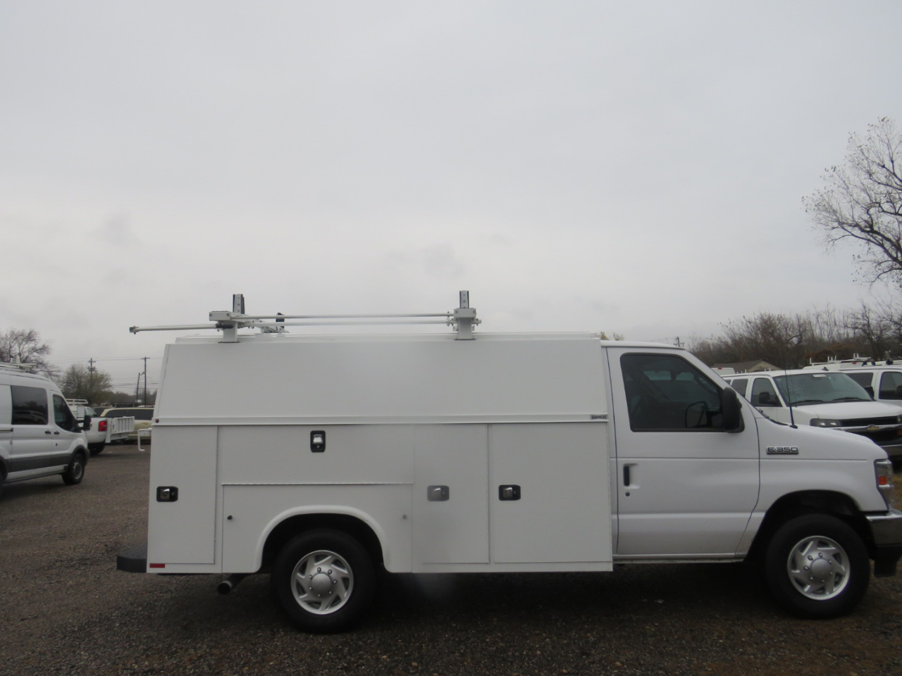 2023 Ford E-350 photo 2