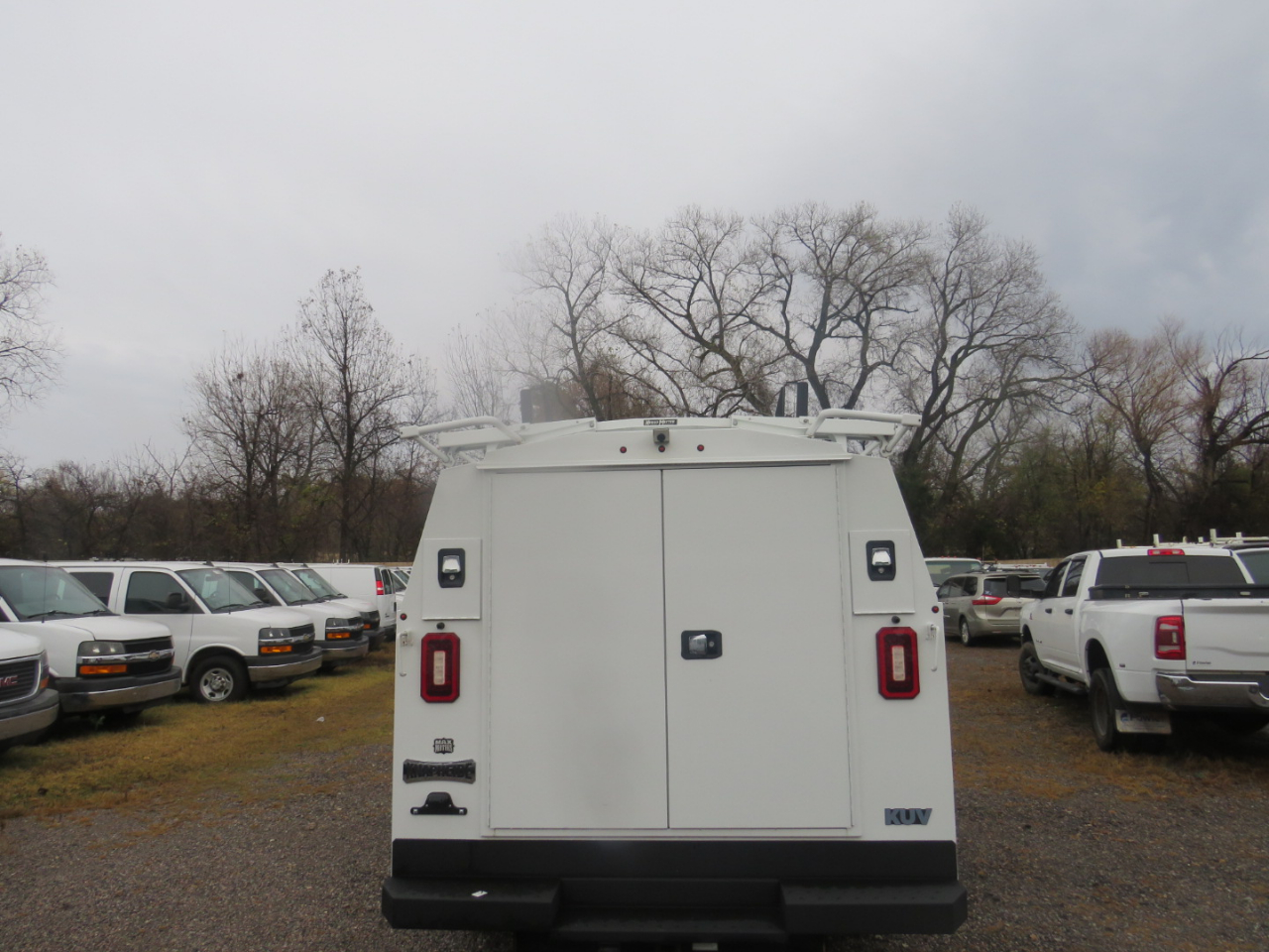 2023 Ford E-350 photo 4