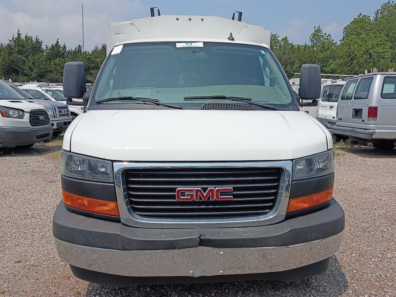 GMC Savana G3500 139 in. 2022