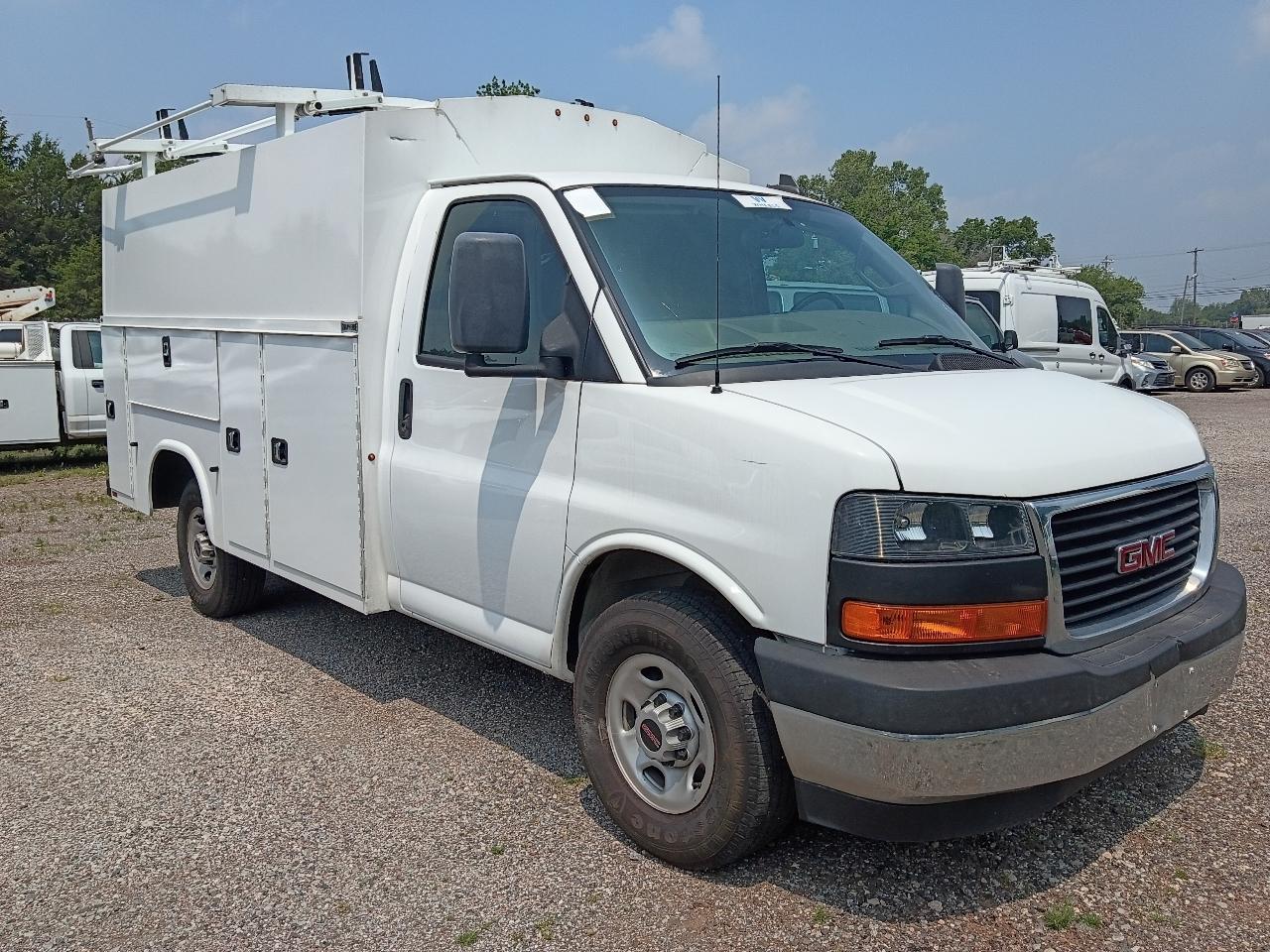 GMC Savana G3500 139 in. 2022
