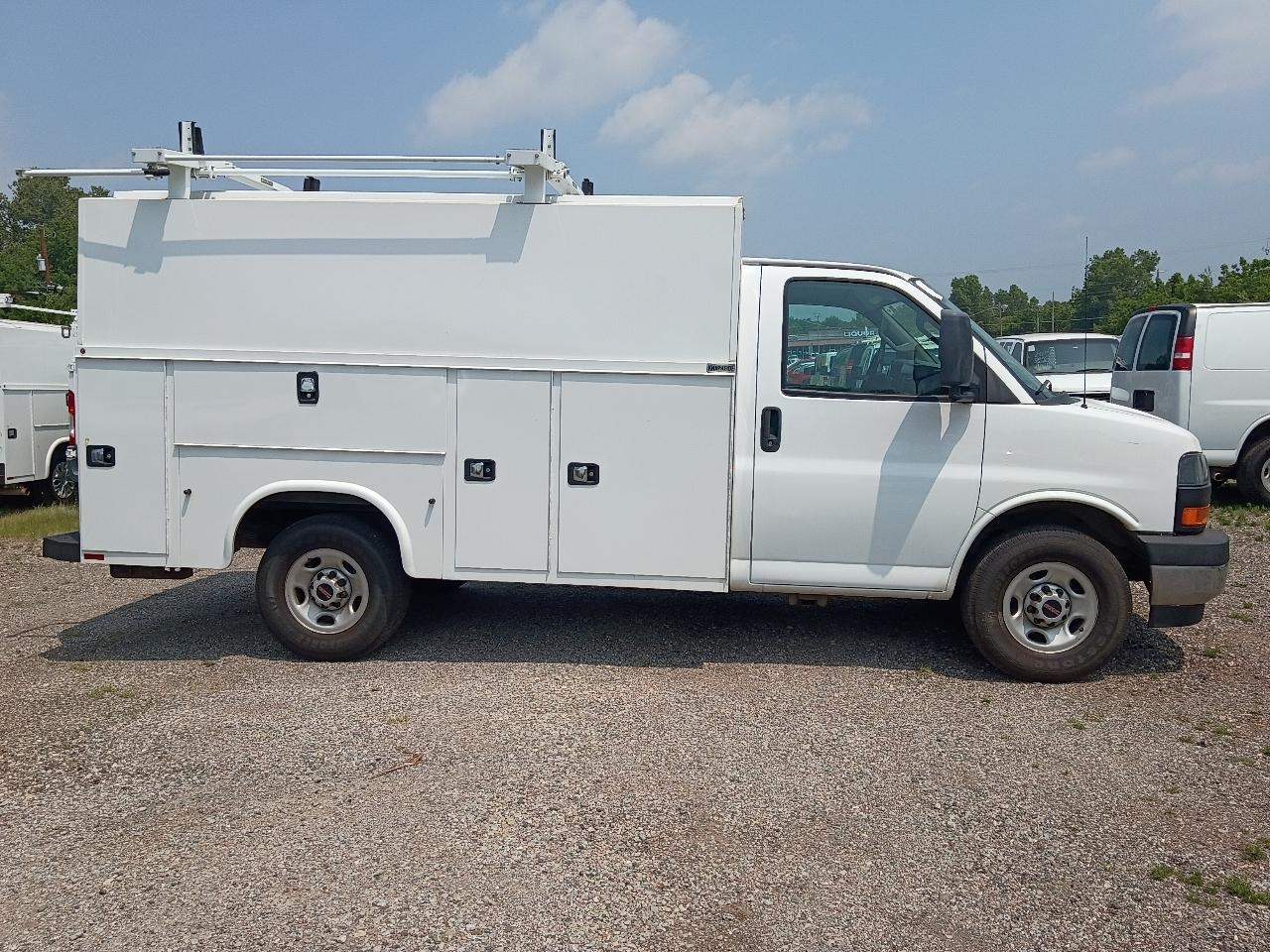 GMC Savana G3500 139 in. 2022