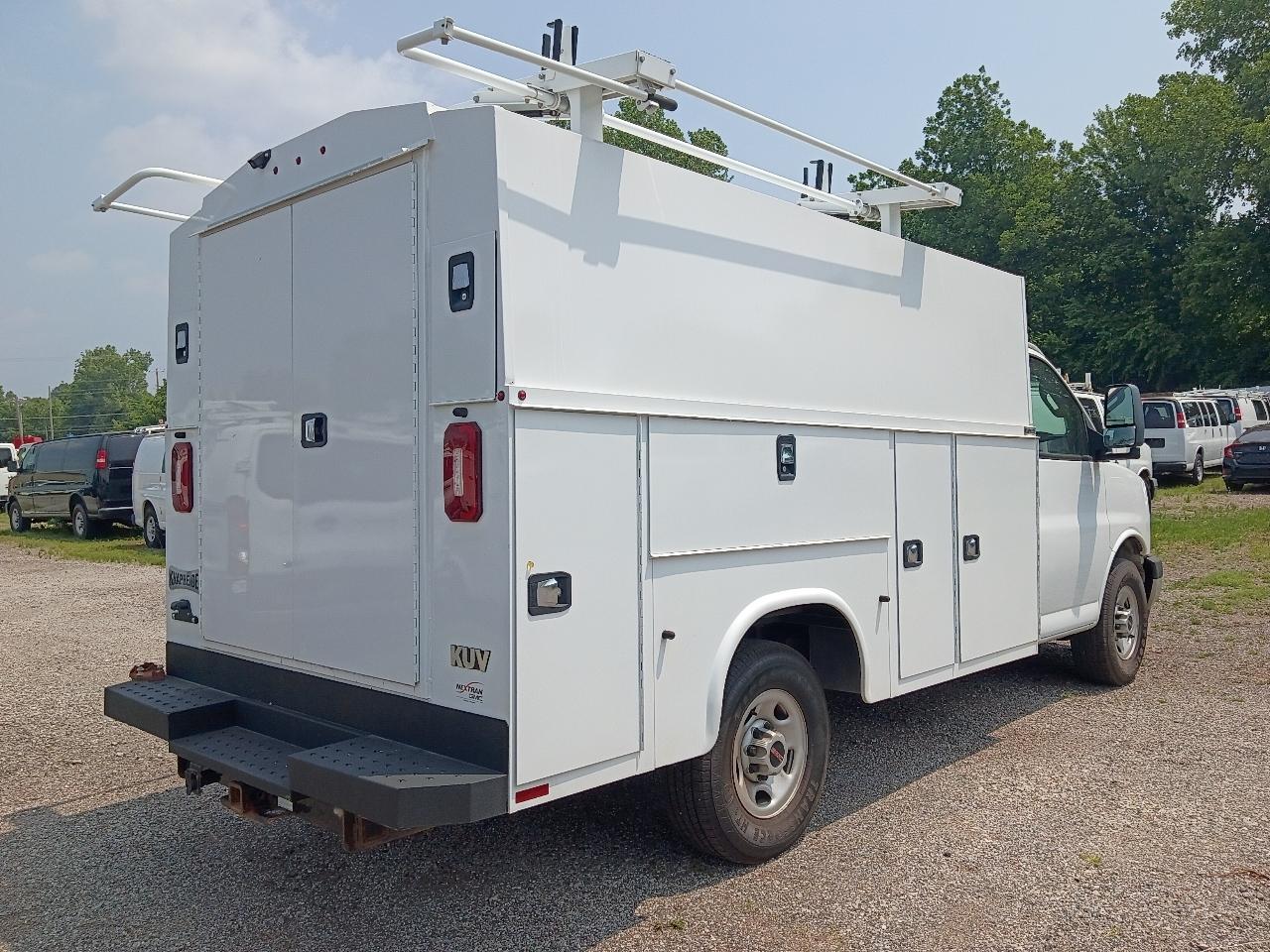 GMC Savana G3500 139 in. 2022