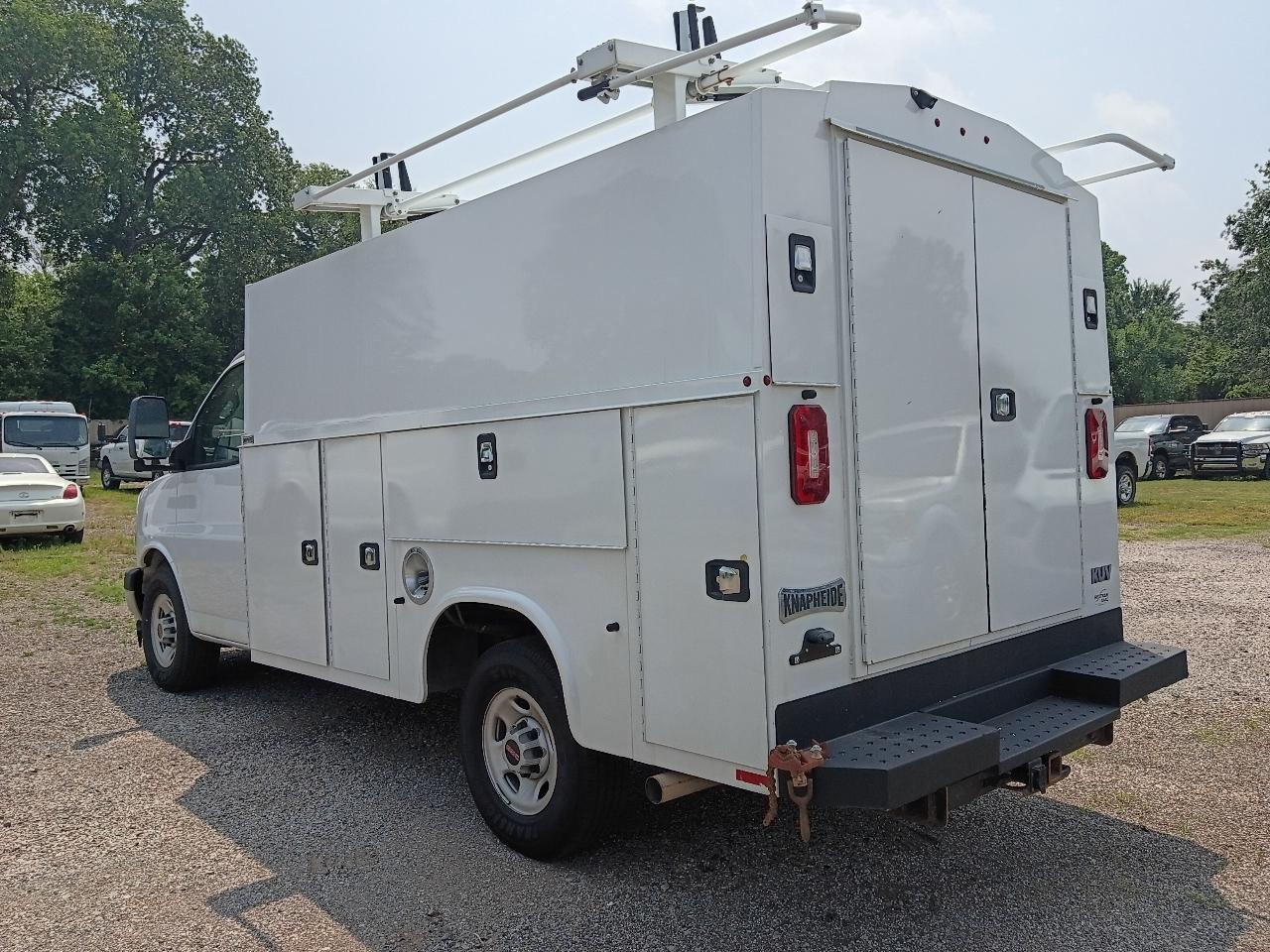 GMC Savana G3500 139 in. 2022