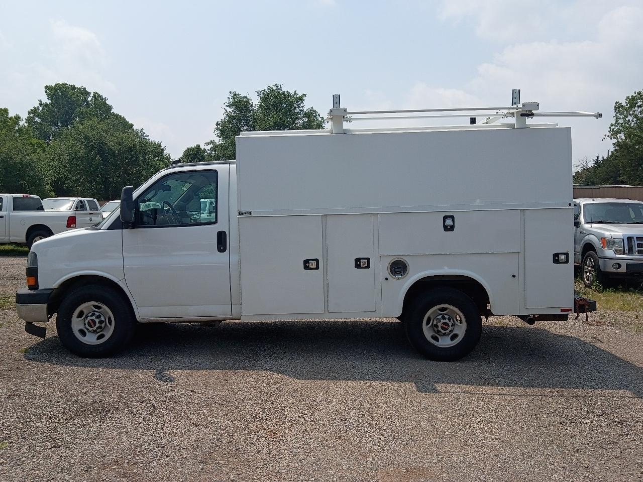 GMC Savana G3500 139 in. 2022