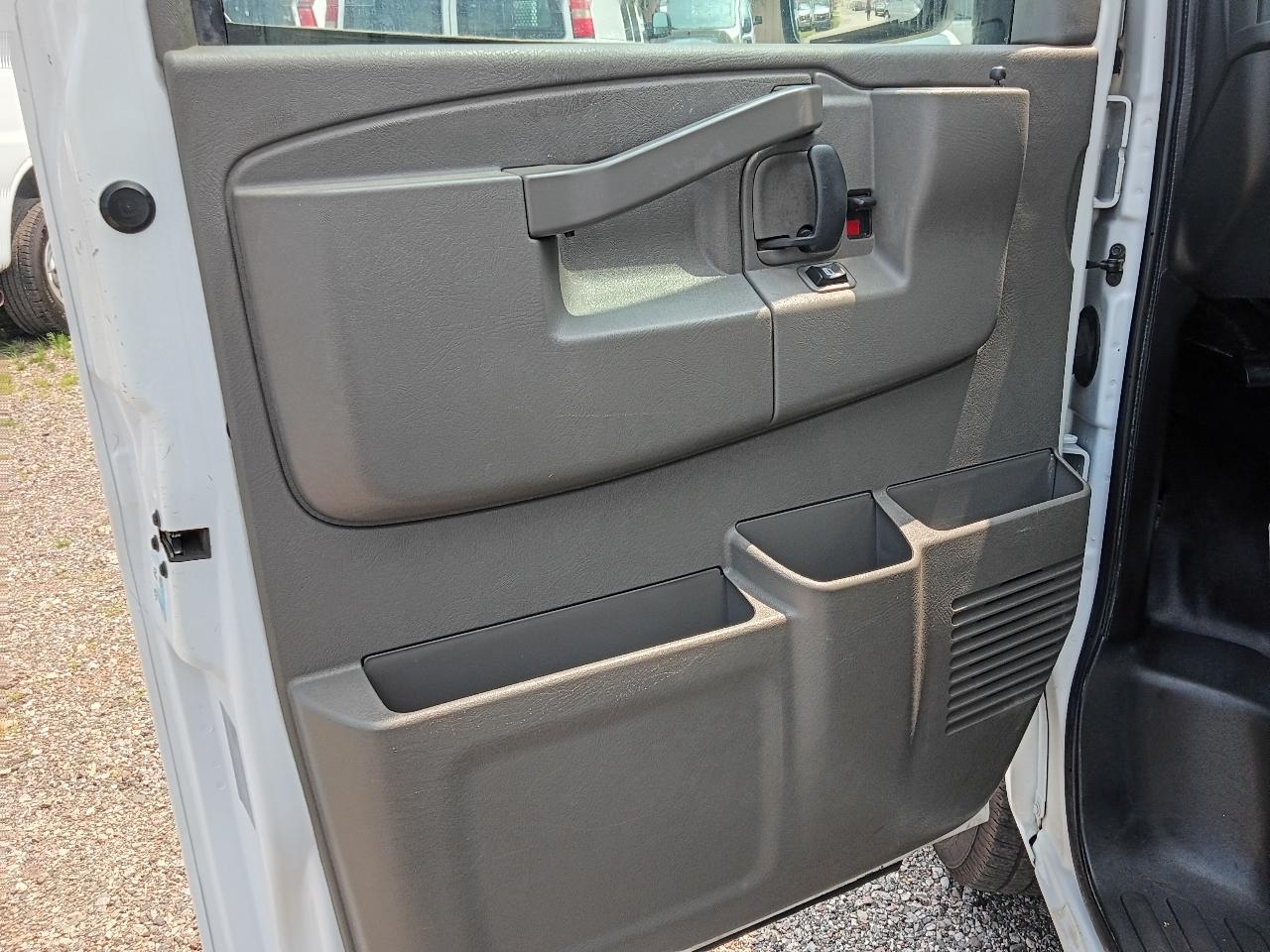 GMC Savana G3500 139 in. 2022