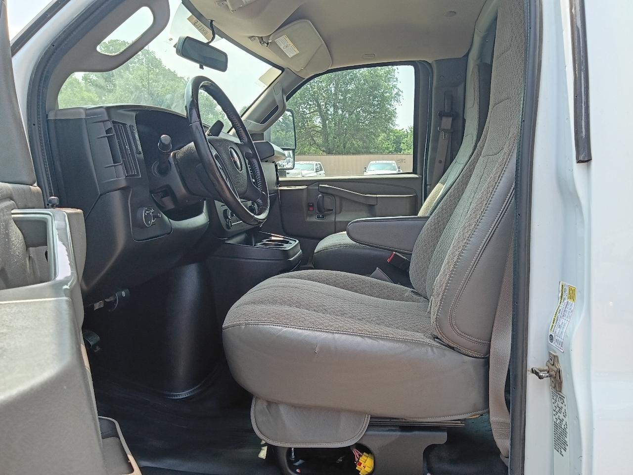 GMC Savana G3500 139 in. 2022