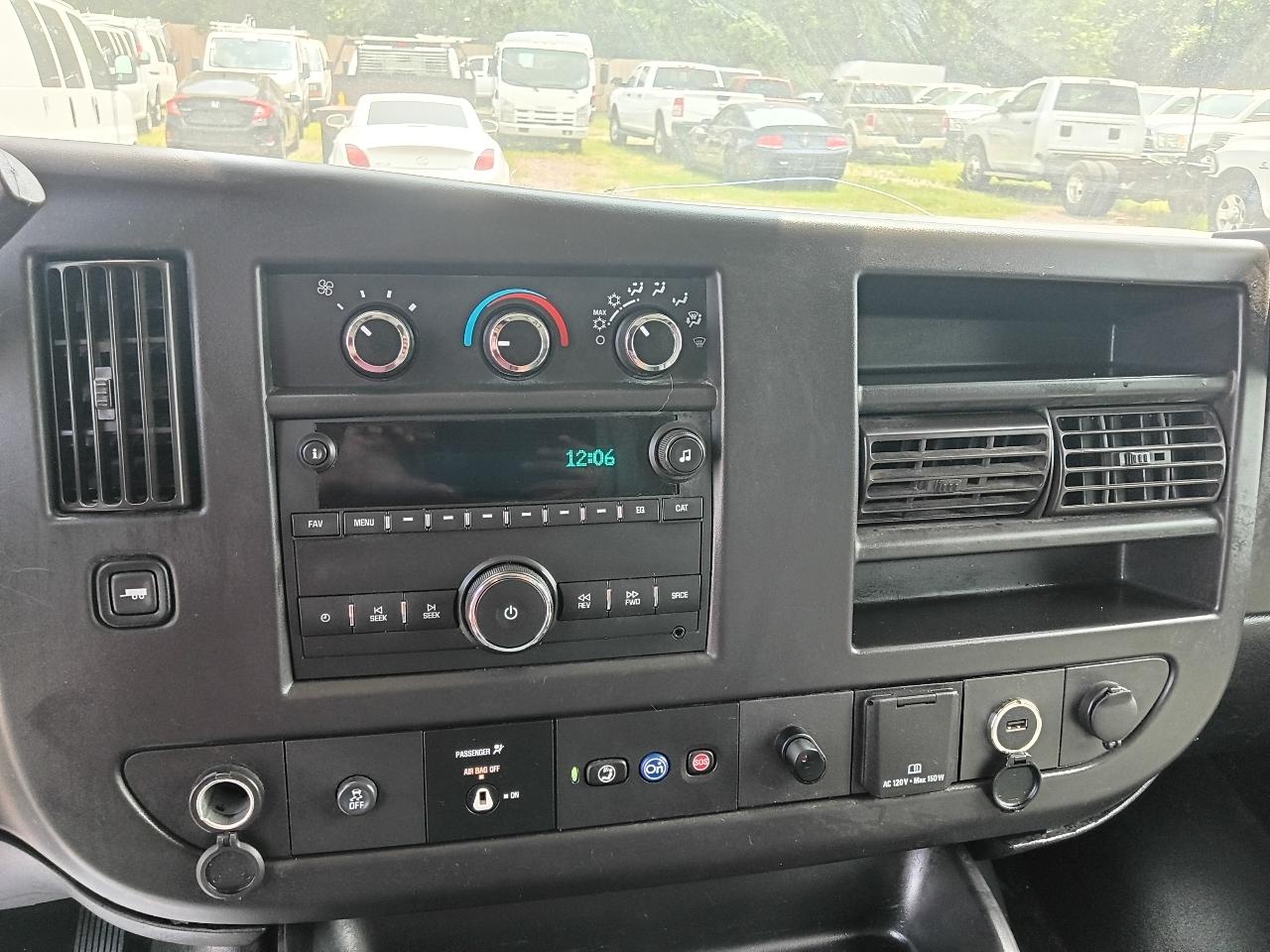 GMC Savana G3500 139 in. 2022
