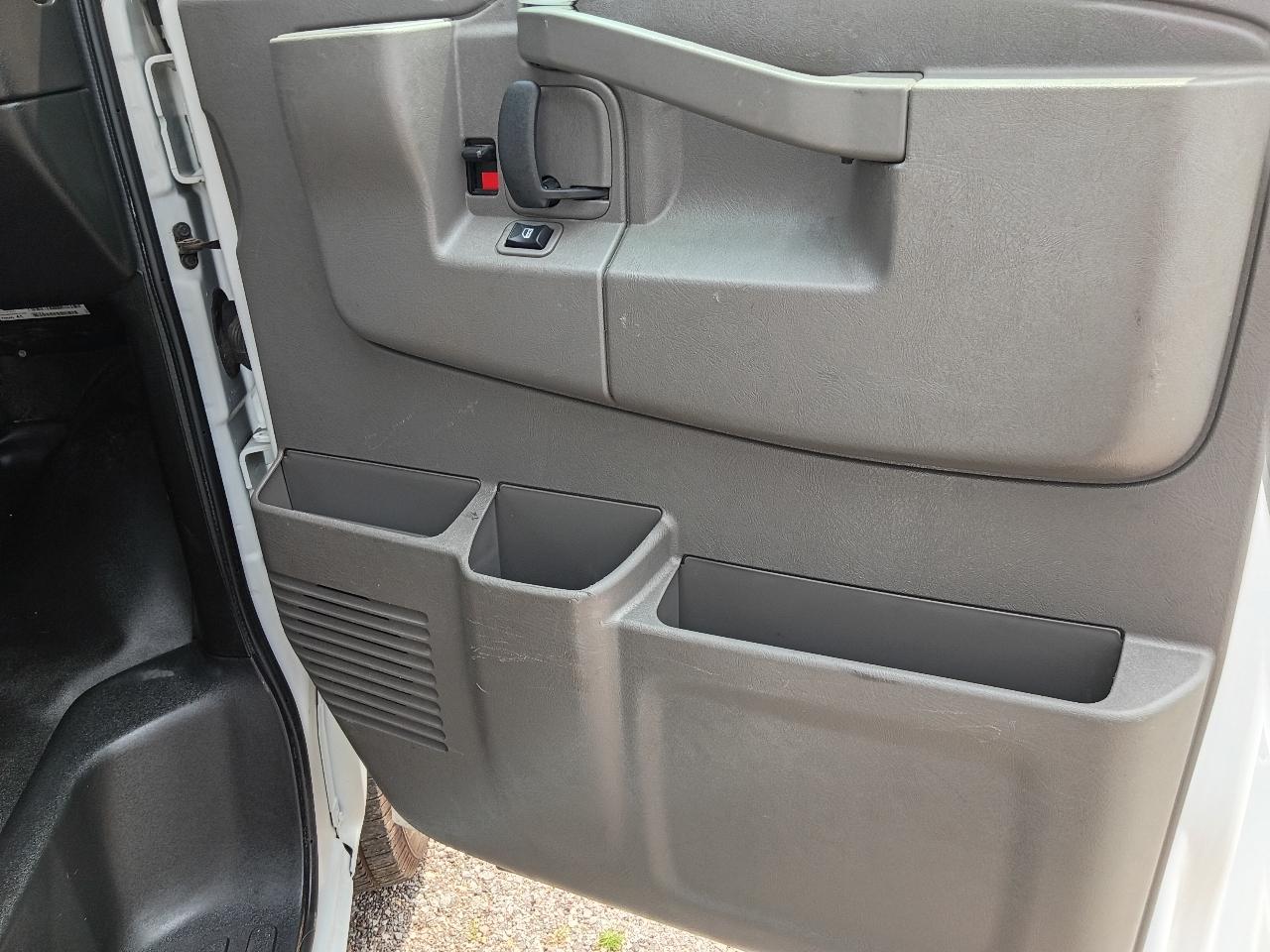 GMC Savana G3500 139 in. 2022