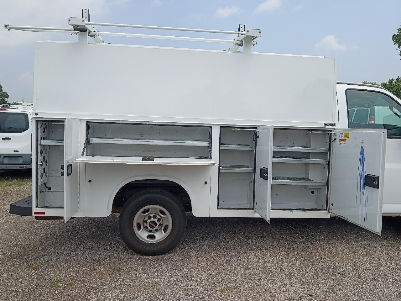 GMC Savana G3500 139 in. 2022