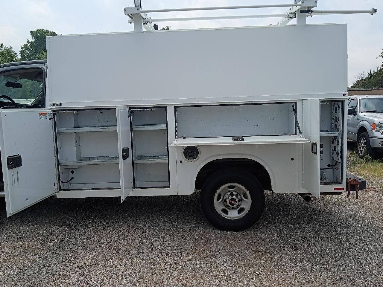 GMC Savana G3500 139 in. 2022