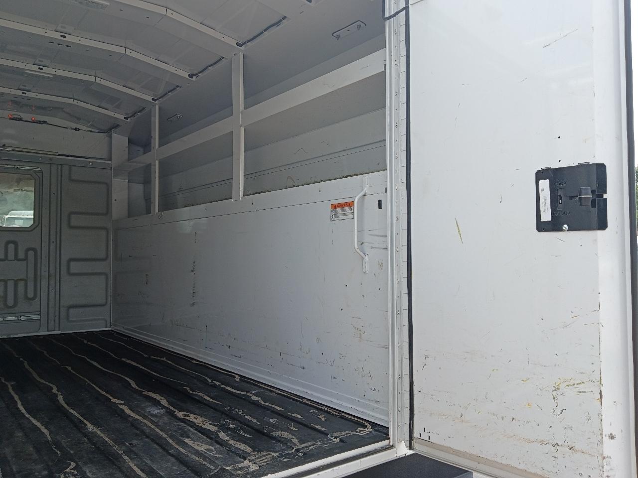 GMC Savana G3500 139 in. 2022