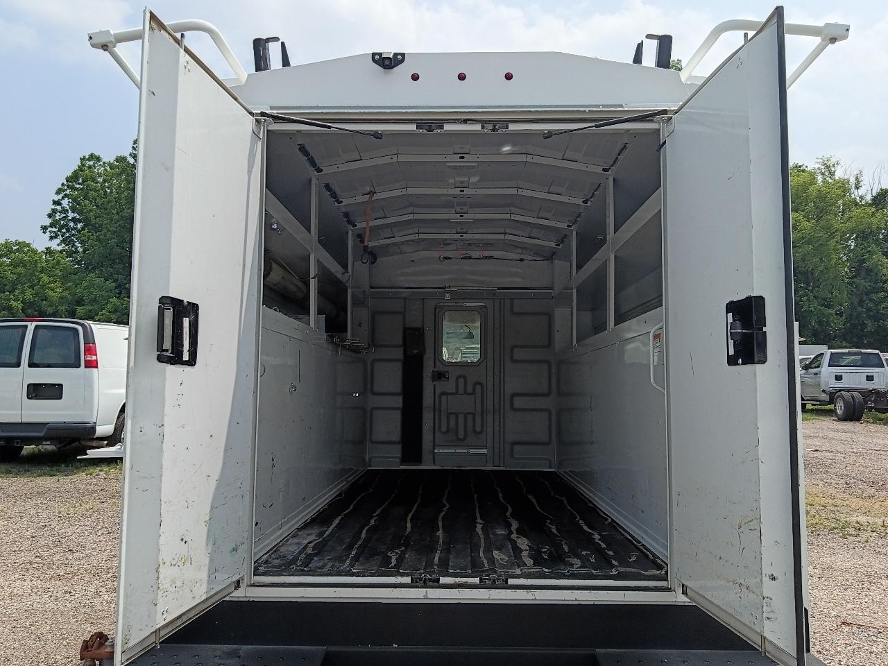 GMC Savana G3500 139 in. 2022
