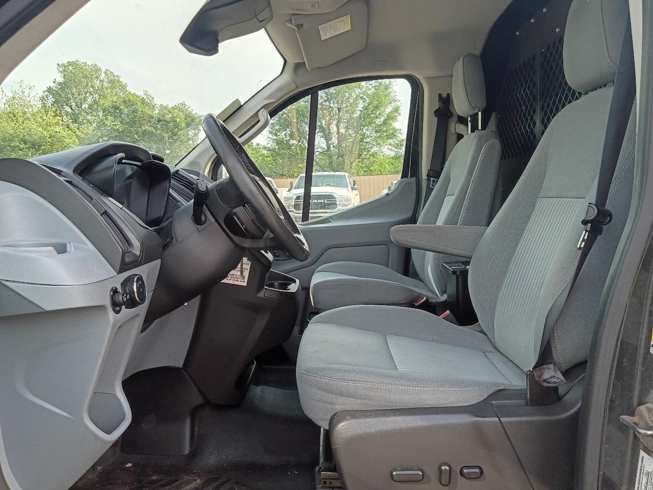 Ford Transit 150 Van Low Roof w/Sliding Pass. 130-in. WB 2015