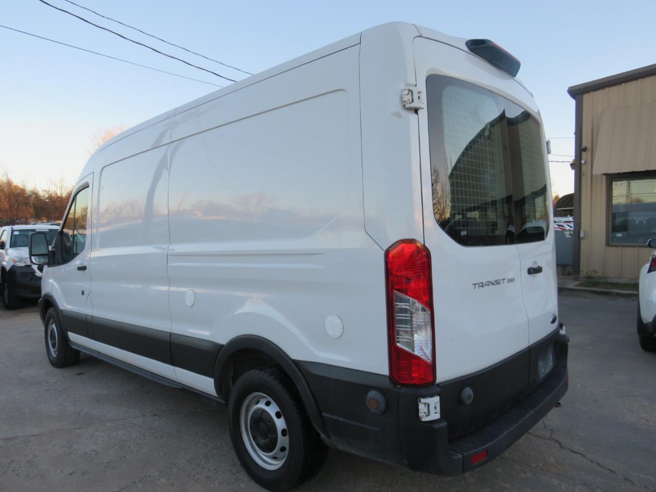 Ford Transit 350 Van Med. Roof w/Sliding Pass. 148-in. WB 2019