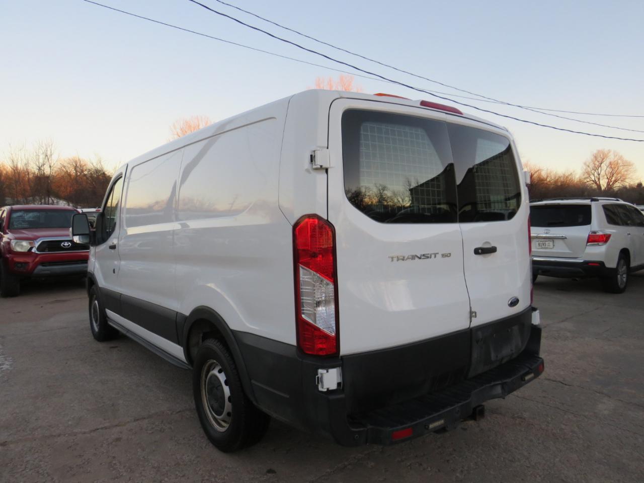 Ford Transit 150 Van Low Roof w/Sliding Pass. 130-in. WB 2019