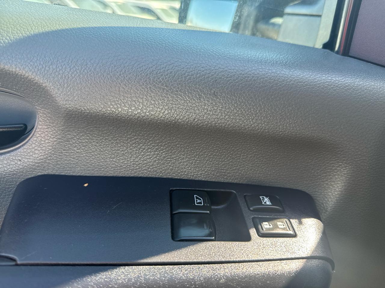 Nissan NV Passenger 3500 S V8 2016