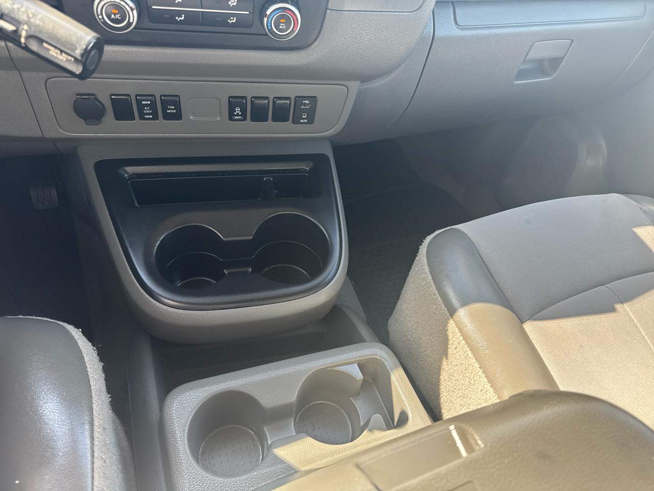 Nissan NV Passenger 3500 S V8 2016