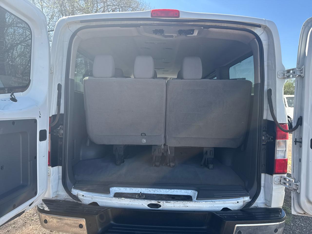 Nissan NV Passenger 3500 S V8 2016