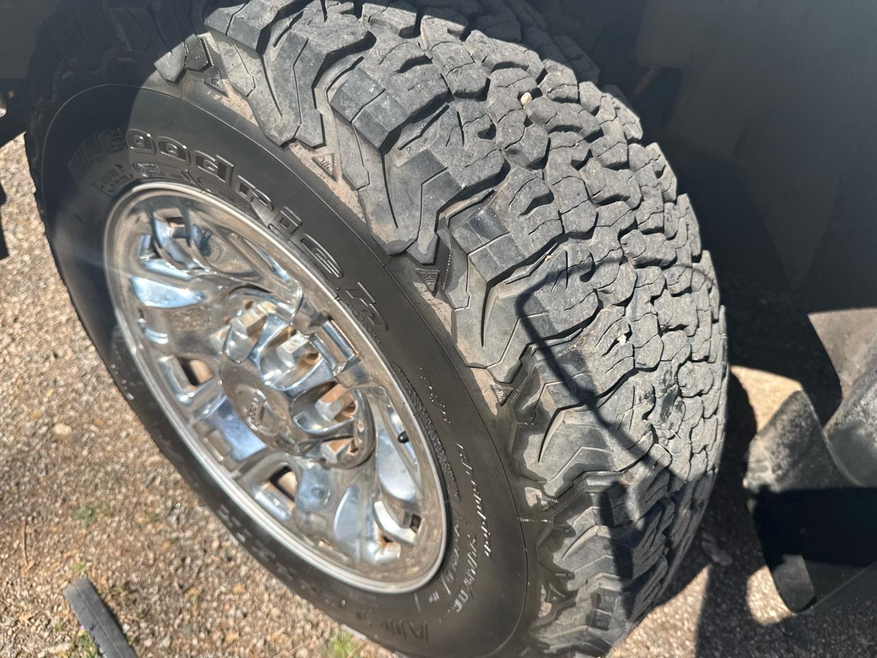 Nissan NV Passenger 3500 S V8 2016