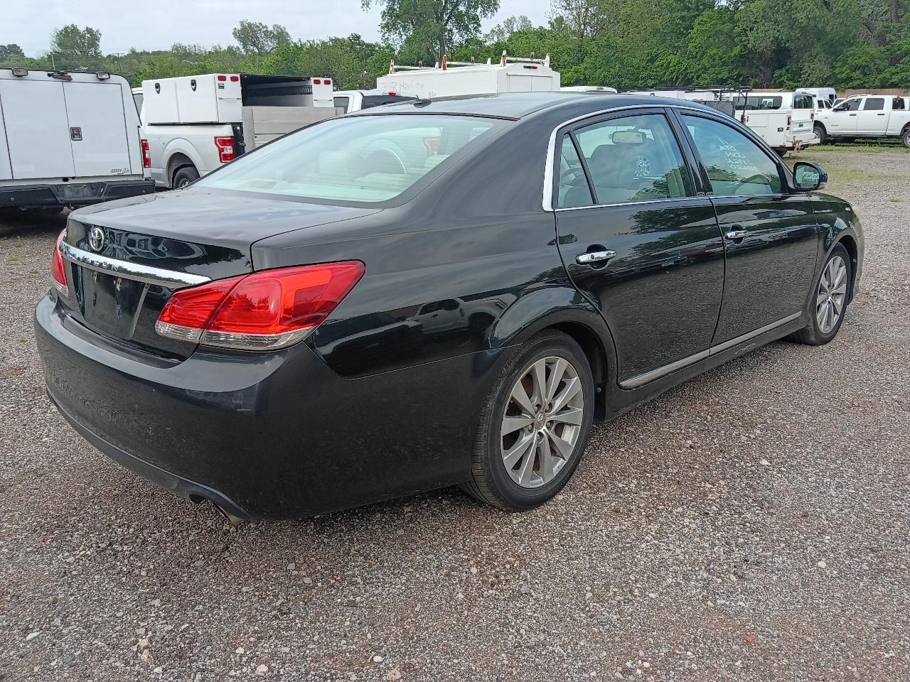 Toyota Avalon  2011
