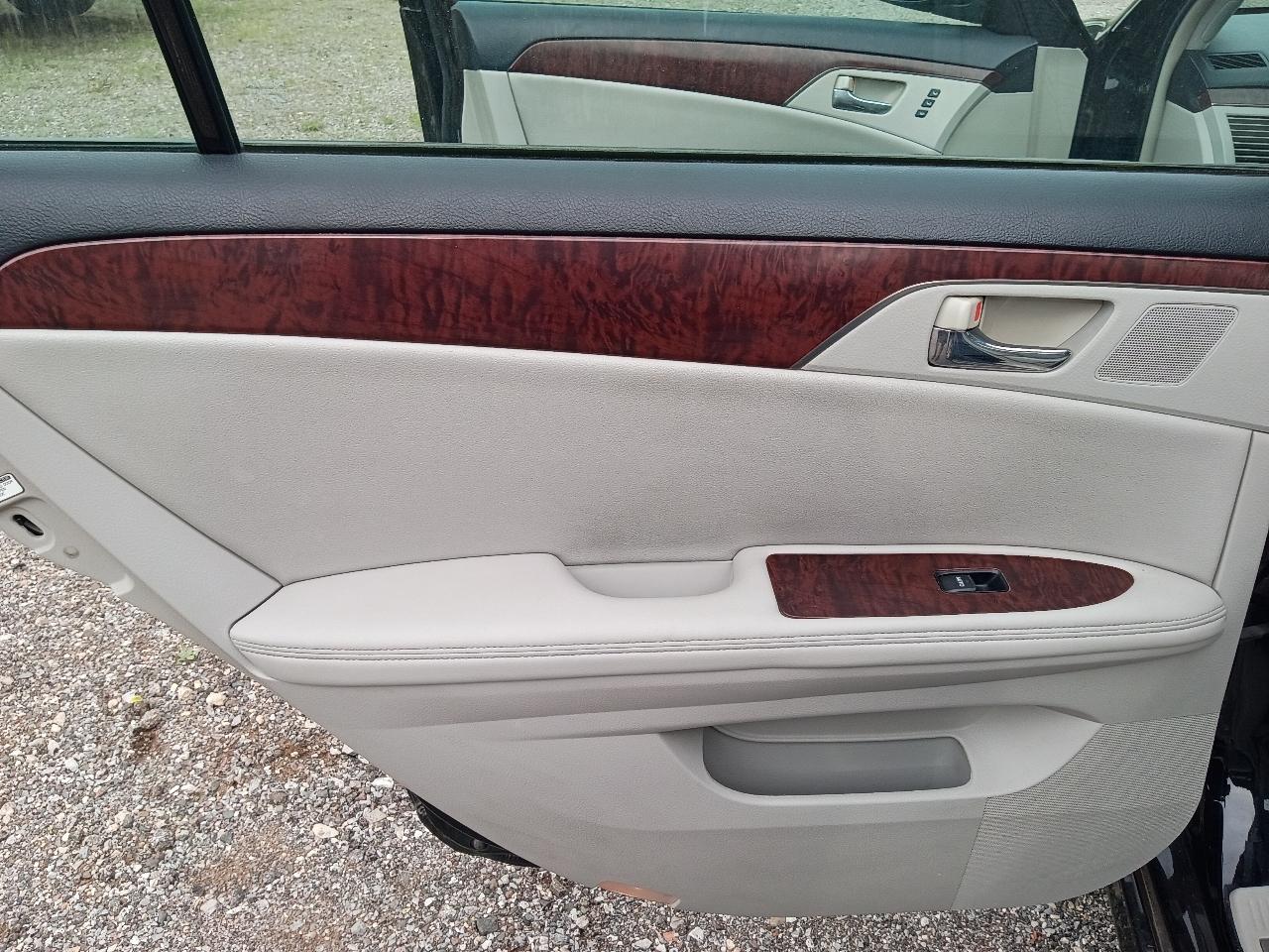Toyota Avalon  2011